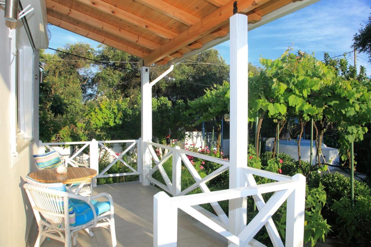 Blue Sky Cottage, Kanouli Beach Halikounas Exterior photo