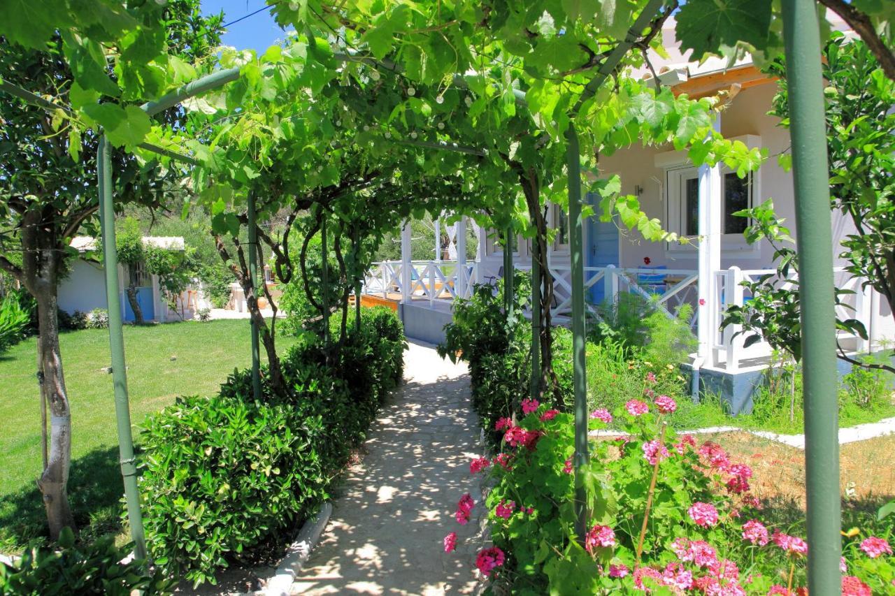Blue Sky Cottage, Kanouli Beach Halikounas Exterior photo